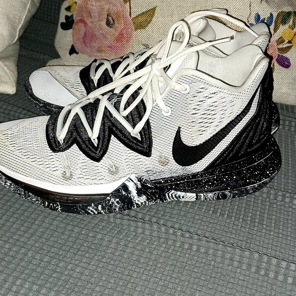Nike Kyrie 5 Oreo